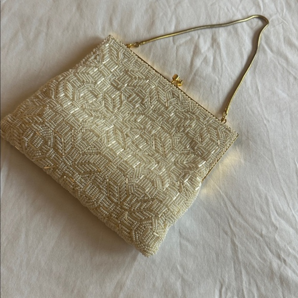 Vintage La Regale Cream & Gold Sequins Kiss Lock Bag